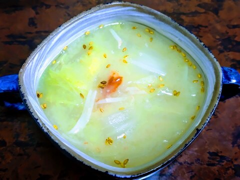 白菜とカニカマの味噌スープ